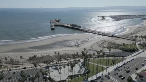 圣巴巴拉加利福尼亚太平洋海岸 下城码头 高质量的4K镜头美国无人驾驶飞机全景 — 图库视频影像