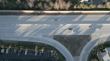 Carpinteria Santa Barbara 'da. Hava Panorama California. Yüksek kaliteli 4K görüntüler Batı Yakası 101 Amerika yolu
