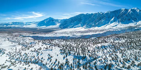 Piskopos Winter. Owens Vadisi Sierra Nevada. Inyo İlçesi. Hava Panorama Kaliforniya ABD Sahnesi Kış Sahnesi 395. Otoyol