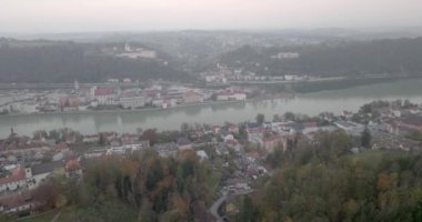 Passau Bavyera Almanya. Eski kasaba, Inn ve Donau 'nun hava manzarası. Yüksek kalite fotoğraf