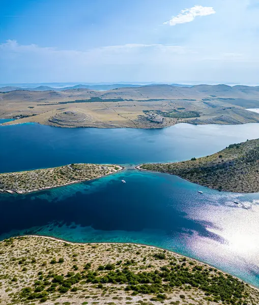 Kornati Adaları Hırvatistan insansız hava aracı panoraması. Kornati Ulusal Parkı 'ndaki deniz ve adaların yüksek kaliteli fotoğrafı