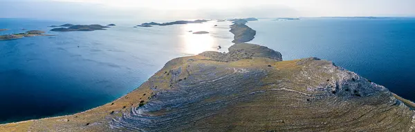 Kornati Adaları Hırvatistan insansız hava aracı panoraması. Kornati Ulusal Parkı 'ndaki deniz ve adaların yüksek kaliteli fotoğrafı
