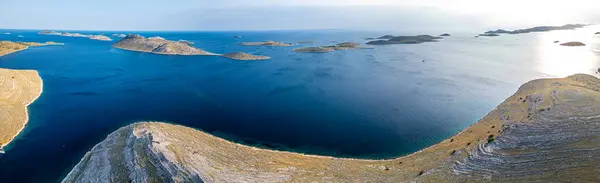 Kornati Adaları Hırvatistan insansız hava aracı panoraması. Kornati Ulusal Parkı 'ndaki deniz ve adaların yüksek kaliteli fotoğrafı