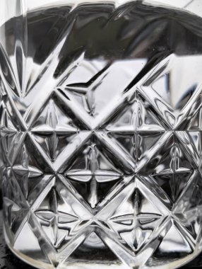 Kristal bir bardağın aksesuarına yakın plan. Macro, arka plan