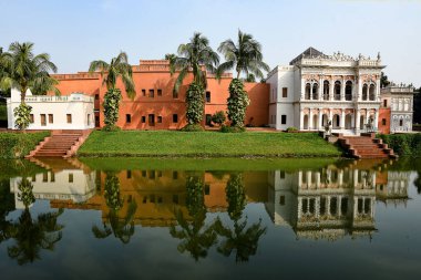 Bangladeş Halk Sanatları ve El Sanatları Vakfı, Sonargaon, Narayanganj, Bangladeş 'te yer alan ve ülkenin zengin halk sanatı, el sanatları ve sanat geleneğini korumaya ve sergilemeye adanmış ünlü bir kültür müzesidir..