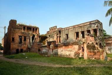 Panam Nagar, Sonargaon, Narayanganj, Bangladeş 'te yer alan ve Babür, sömürge ve yerel mimari stillerinin eşsiz bir karışımı olarak bilinen yüz yıllık terk edilmiş bir şehirdir..