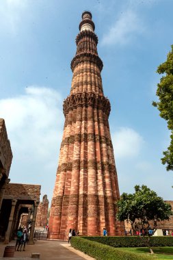 Kutub Minar, Hindistan 'ın Delhi kentinde bulunan bir UNESCO Dünya Mirası Alanıdır ve dünyanın en uzun tuğla minaresidir. Kutub-ud-din Aibak tarafından 1193 yılında inşa edildi ve daha sonra halefleri tarafından tamamlandı..