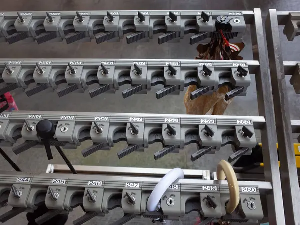 Bir sürü farklı makineye sahip bir makine.