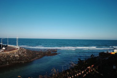 Deniz kıyısının güzel manzarası