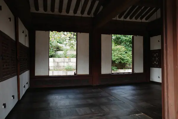 Pencereli Japon geleneksel evi