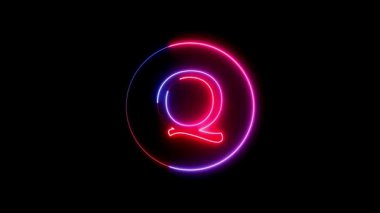 Q alfabesi etrafında dairesel bir yolda parlayan neon çizgisi. Parlayan neon yazı tipi. Mavi, pembe ve kırmızı. Parlayan neon harf..