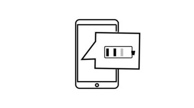 Telefon ve pil simgesi beyaz arkaplanda canlandırıldı.
