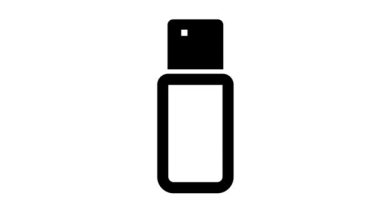 Beyaz arkaplanda bir USB flaş belleğin siyah beyaz simgesi.