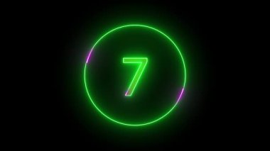 Pürüzsüz neon yeşil halka, cesur yedi numarayı çevreledi. Tüm tasarım, pürüzsüz bir parıltıyla yıkandı. Karanlığın içinde hafifçe titreşiyordu..
