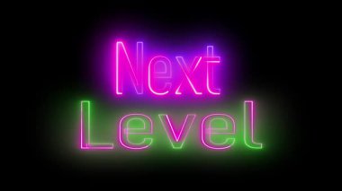 Parlak pembe ve yeşil renkte gelecek seviyeyi gösteren parlak neon bir tabela. Koyu bir arka plana karşı modern ve enerjik bir atmosfer yaratıyor..