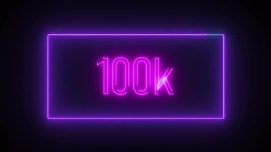 Pürüzsüz, karanlık bir zemin üzerinde parlayan parlak mor neon ışıklı tabela sosyal medya kilometre taşları, fütüristik markalaşma ve göz alıcı dijital hareket görselleri için mükemmel..