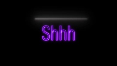 Parlak 'shhh' neon metin animasyonu siyah arkaplanda yansıtıcı ışık ile, fısıltılar, gizli düzenlemeler veya yatıştırıcı görseller için harika.