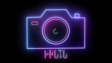 Parlak animasyon efektli kamera neon simgesi. Medya üretimi, Youtube tanıtımı ve teknik markalaşma için siyah ekranda izole edildi..