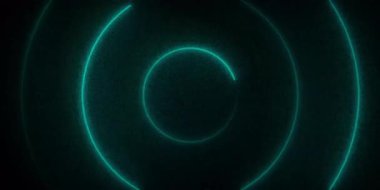 Parlayan neon halkaların hareket ettiği soyut bir arkaplan. Dijital ortam, müzik görselleri veya yaratıcı projeler için geleceksel döngü animasyonu.