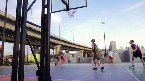 Russia Kazan White Guys Play Basketball Slow Motion Mid Shot — Stock Video