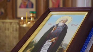 RUSSIA, KAZAN 08-28-2022: Hıristiyan Kilisesi 'ndeki St. Sergius ikonu. Orta çekim