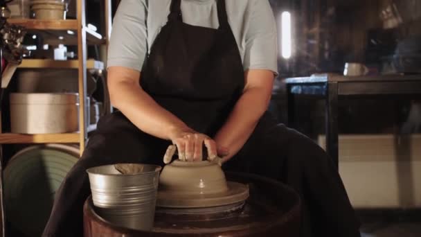 Elderly Woman Potter Works Workshop Late Evening Mid Shot — Stock Video