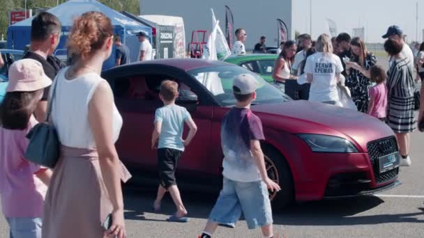 Kazan Russia Mistrzostwa Driftu Samochód Sportowy Audi Spacerujący Wokół Niego — Wideo stockowe