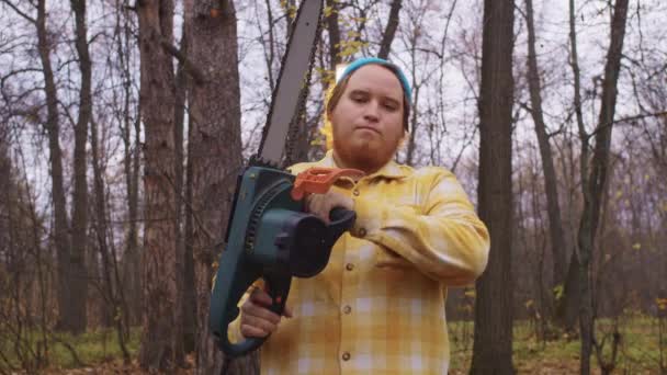Red Lumberjack Picks Chainsaw Autumn Forest Looks Camera Portrait — Stock Video