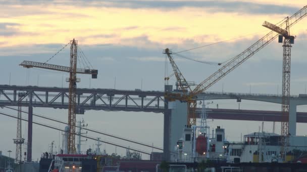 Industrial Crane Two Story Bridge Early Sunset Mid Shot — Vídeo de Stock