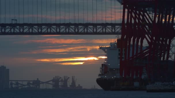 Industrial Crane Bridge Floating Clouds Sunset Mid Shot — Vídeo de Stock