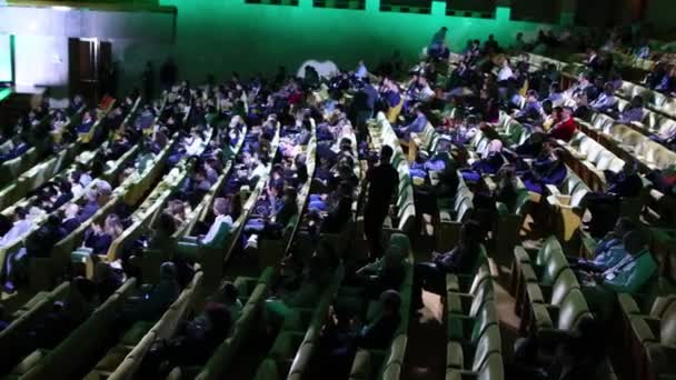 Πορτογαλια Lisbon 2022 Συνετή Συνεδρία Άνθρωποι Κάθονται Στη Δημιουργική Ενημέρωση — Αρχείο Βίντεο