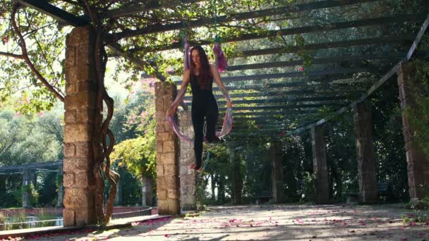 Woman Doing Aerial Yoga Outdoors Holds Hammock Her Hands Dangles — Vídeo de Stock
