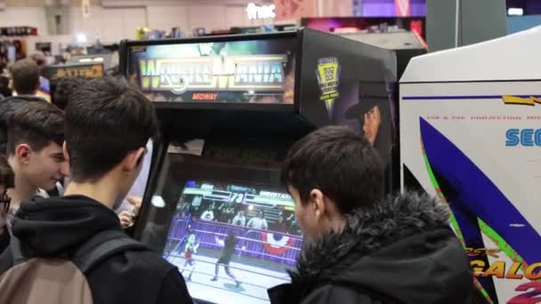 2022 Lisbon Portugal Teen Boys Playing Arcade Games Mid Shot — Wideo stockowe