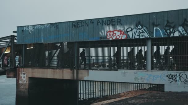 Portugal Lisbon December 2022 People Walk Passage Painted Graffiti Mid — Stockvideo