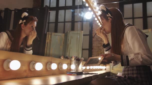 Girl Doing Makeup Backstage Applying Shadows Her Eyelids Looking Mirror — Stockvideo