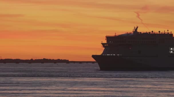 2023 Lisboa Portugal Line Green Ship Lng Powered Sailing Sunset — Vídeos de Stock
