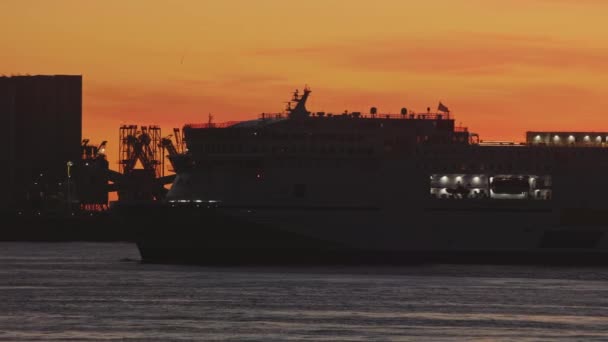 2023 Лиссабон Португалия Line Green Ship Lng Powered Sailing River — стоковое видео