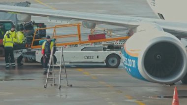 22-01-2023 Munich, Germany: airport staff prepare the plane for departure. Mid shot