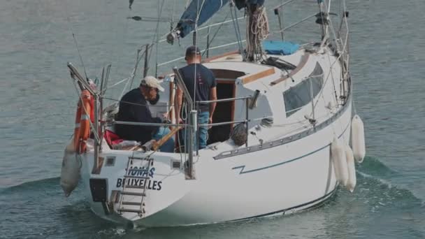 Februar 2023 Lissabon Portugal Zwei Männer Fahren Mit Einem Boot — Stockvideo