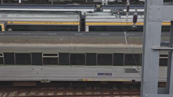2023年2月22日 葡萄牙里斯本 车站的火车车厢 Simef Santa Apollo Onia — 图库视频影像