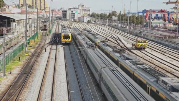Února 2023 Lisabon Portugalsko Vlaky Jezdí Depa Železnici Simef Santa — Stock video