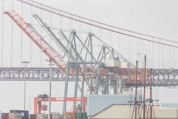 Φεβρουαρίου 2023 Λισαβόνα Πορτογαλία Κατασκευαστικές Εργασίες Στο Λιμάνι Μεσαίο Πλάνο — Φωτογραφία Αρχείου