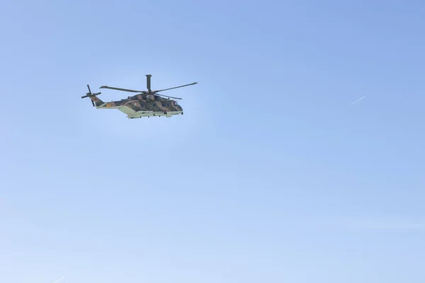 March 2023 Portugal Costa Caparica Helicopter Flies Sky Mid Shot — Stock Photo, Image
