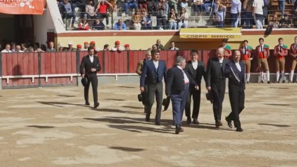 2023年3月26日 葡萄牙 弗兰卡 Tourada Cavaleiros在竞技场上散步 在圆形剧场向观众致意 — 图库视频影像