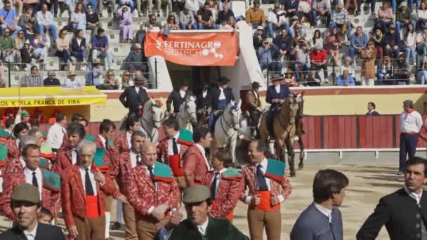 2023年3月26日ポルトガル ヴィラ フランカ シーラ トゥラーダ 騎兵乗馬のアリーナに入る ミッドショット — ストック動画