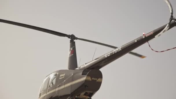 April 2023 Lissabon Portugal Zwarte Helikopter Helibravo R44 Clipper Lucht — Stockvideo