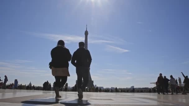 Kwietnia 2023 Paryż Francja Turyści Spacerują Placu Pobliżu Trocadero Widok — Wideo stockowe