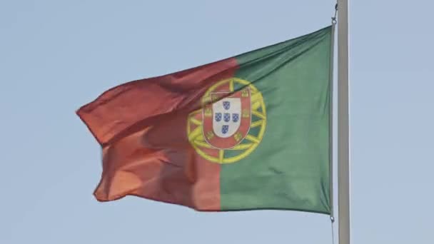 Bandeira Portugal Oscila Vento Meio Tiro — Vídeo de Stock