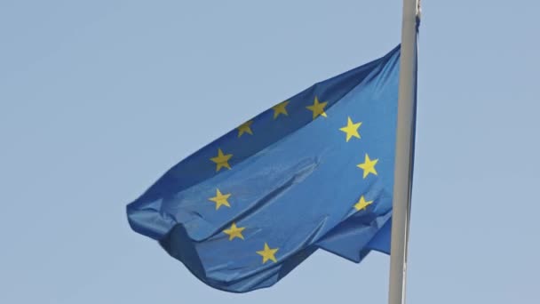 Bandera Unión Europea Mid Shot — Vídeo de stock
