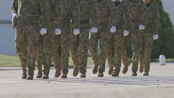 Komandosi Portugalii Żołnierze Sił Specjalnych Maszerujący Rzędu Środek Strzału — Wideo stockowe